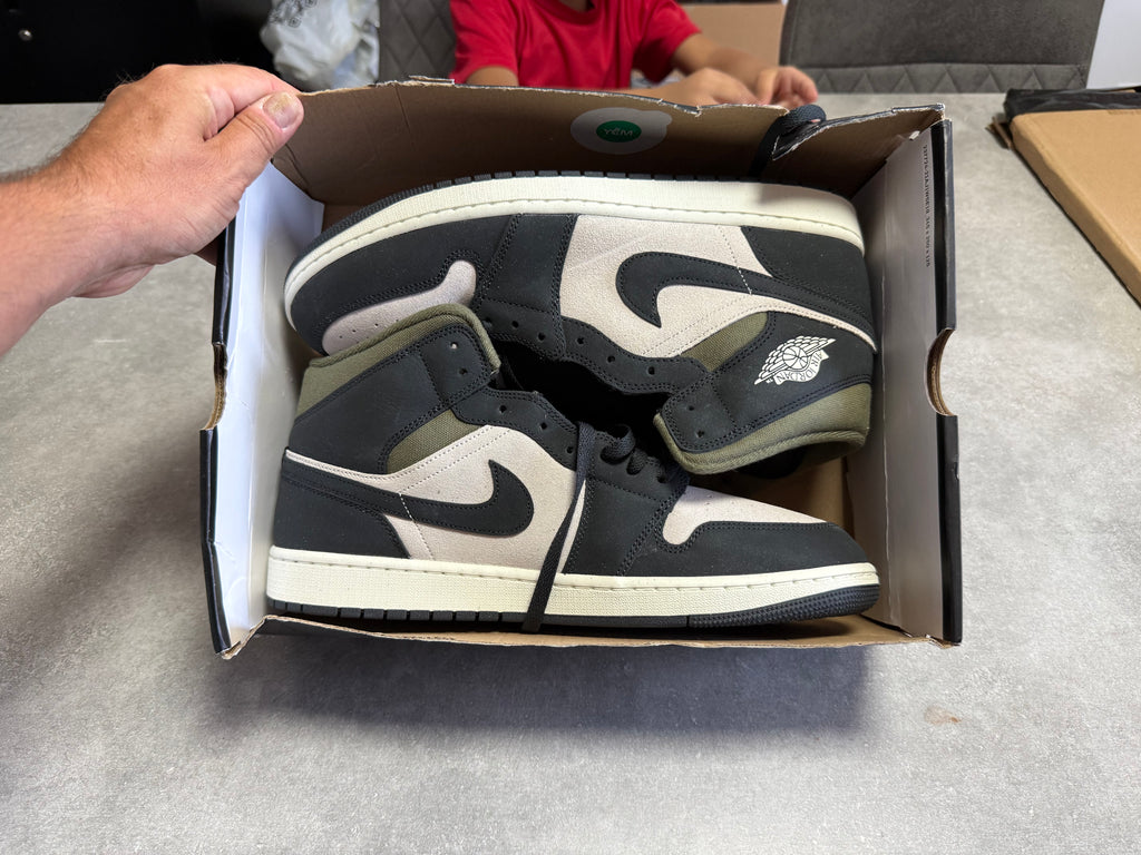 Air Jordan 1 Mid SE Off Noir Medium Olive – Neuve – 47,5