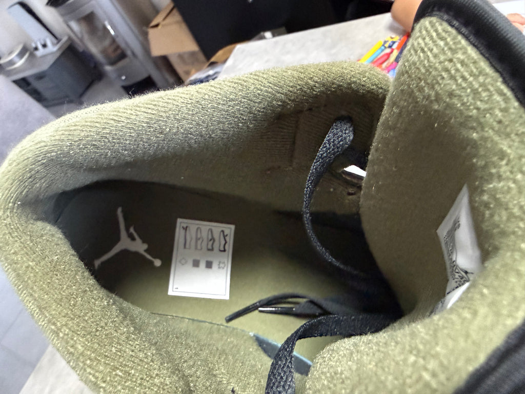 Air Jordan 1 Mid SE Off Noir Medium Olive – Neuve – 47,5