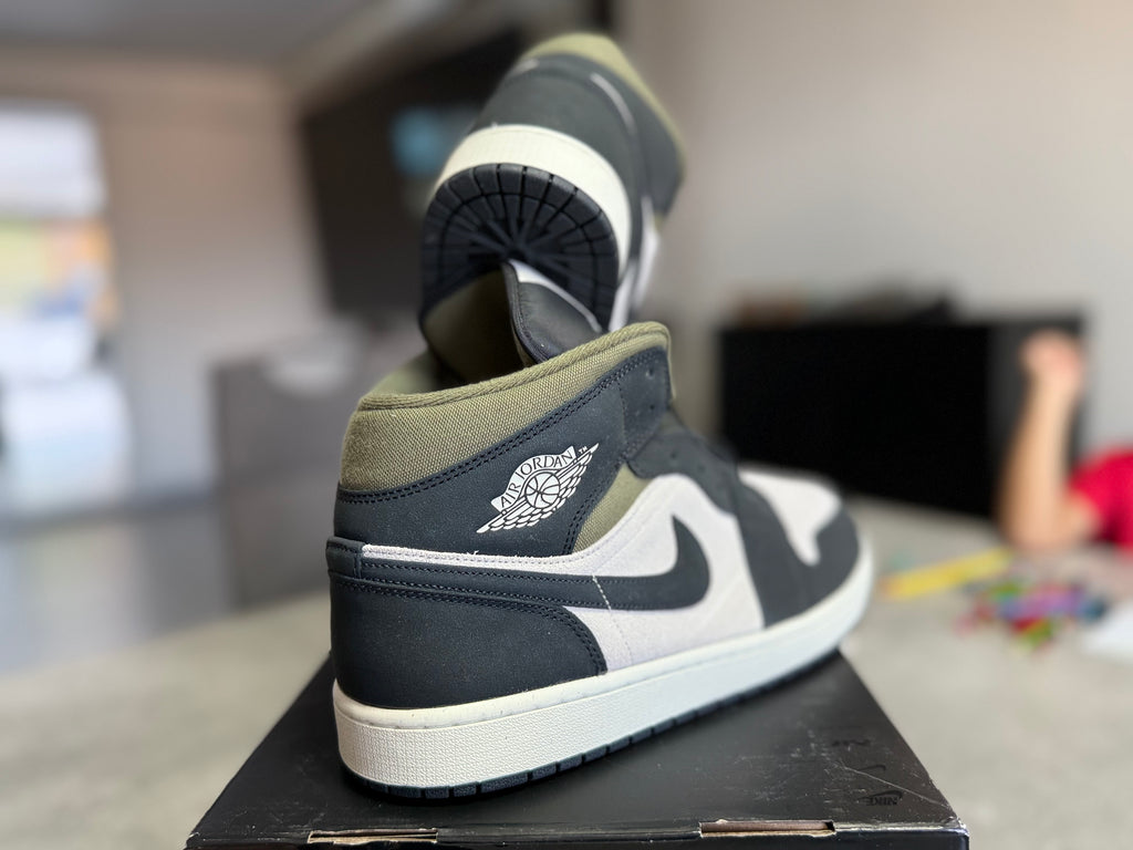 Air Jordan 1 Mid SE Off Noir Medium Olive – Neuve – 47,5
