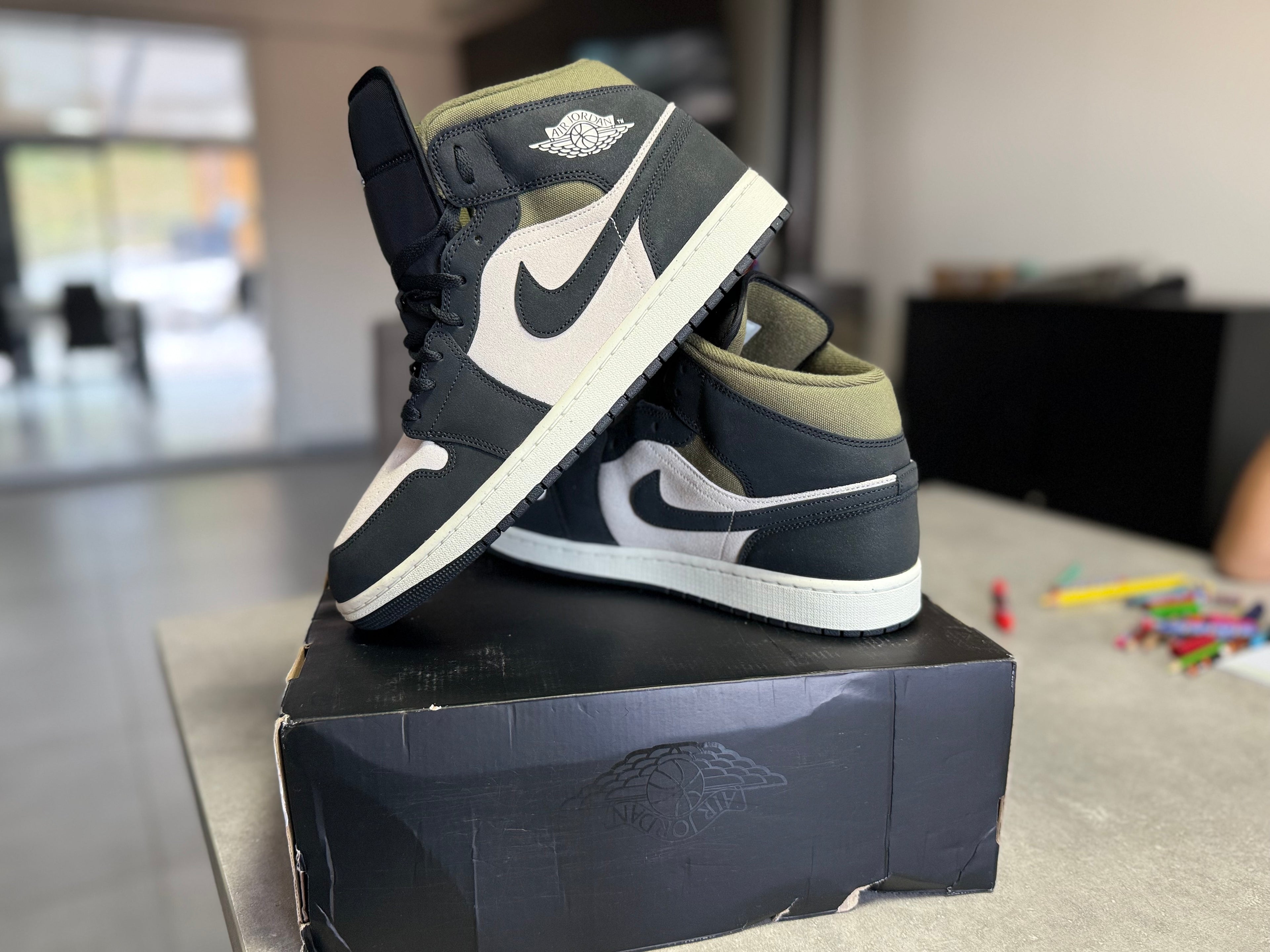 Air Jordan 1 Mid SE Off Noir Medium Olive – Neuve – 47,5