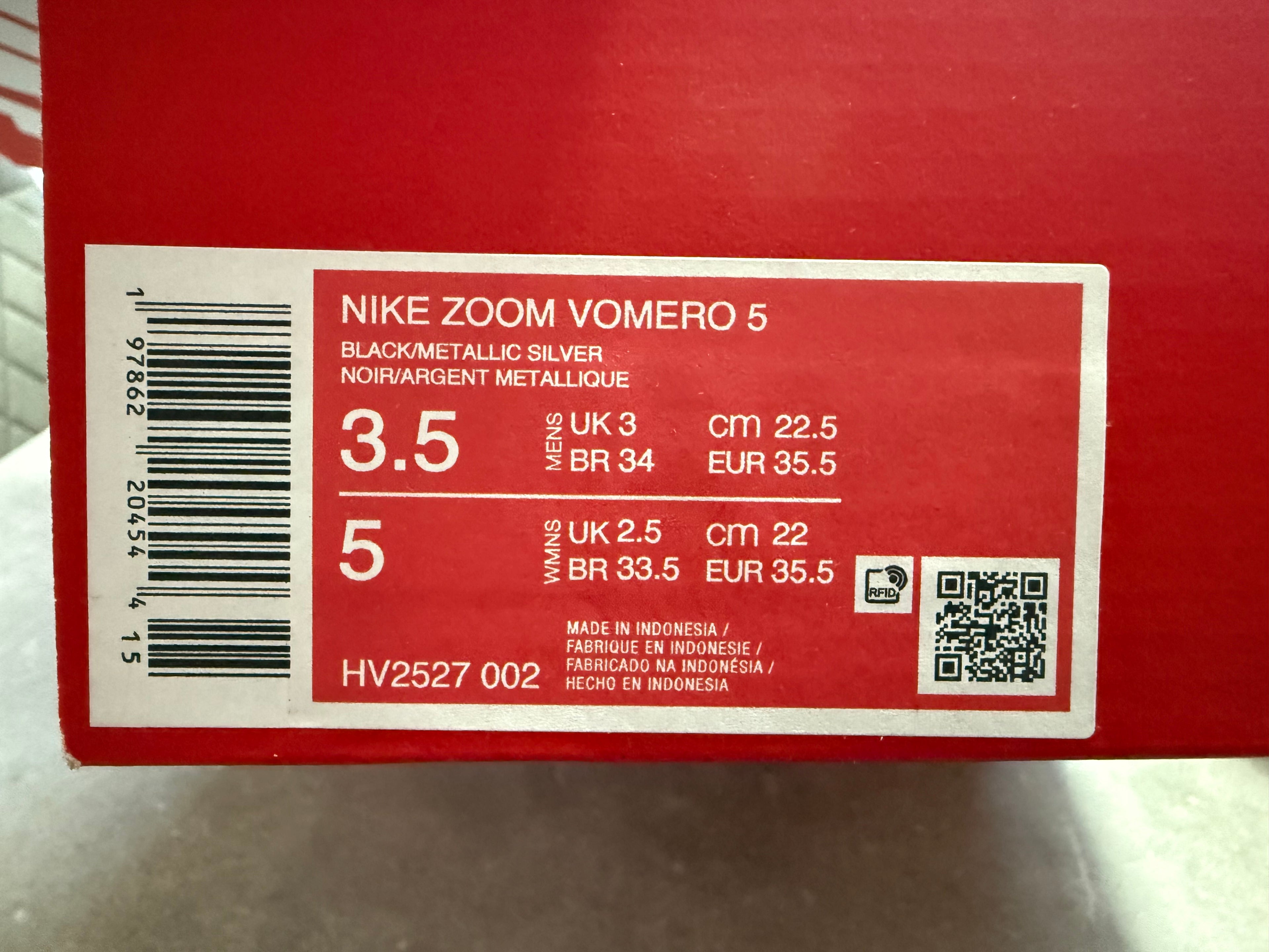 Nike Zoom Vomero 5 Black Metallic Silver Red – Neuve – 35,5