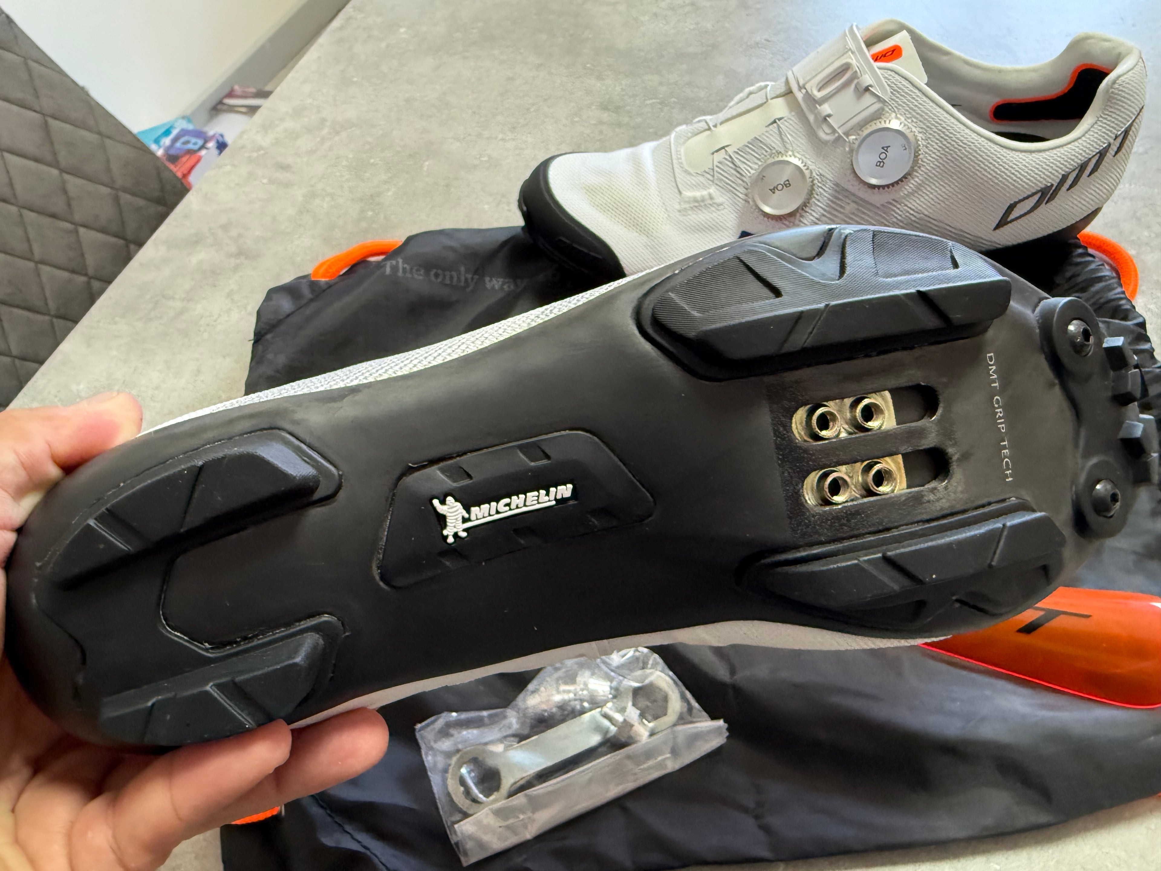 Chaussures VTT DMT KM0 EVO haut de gamme.
