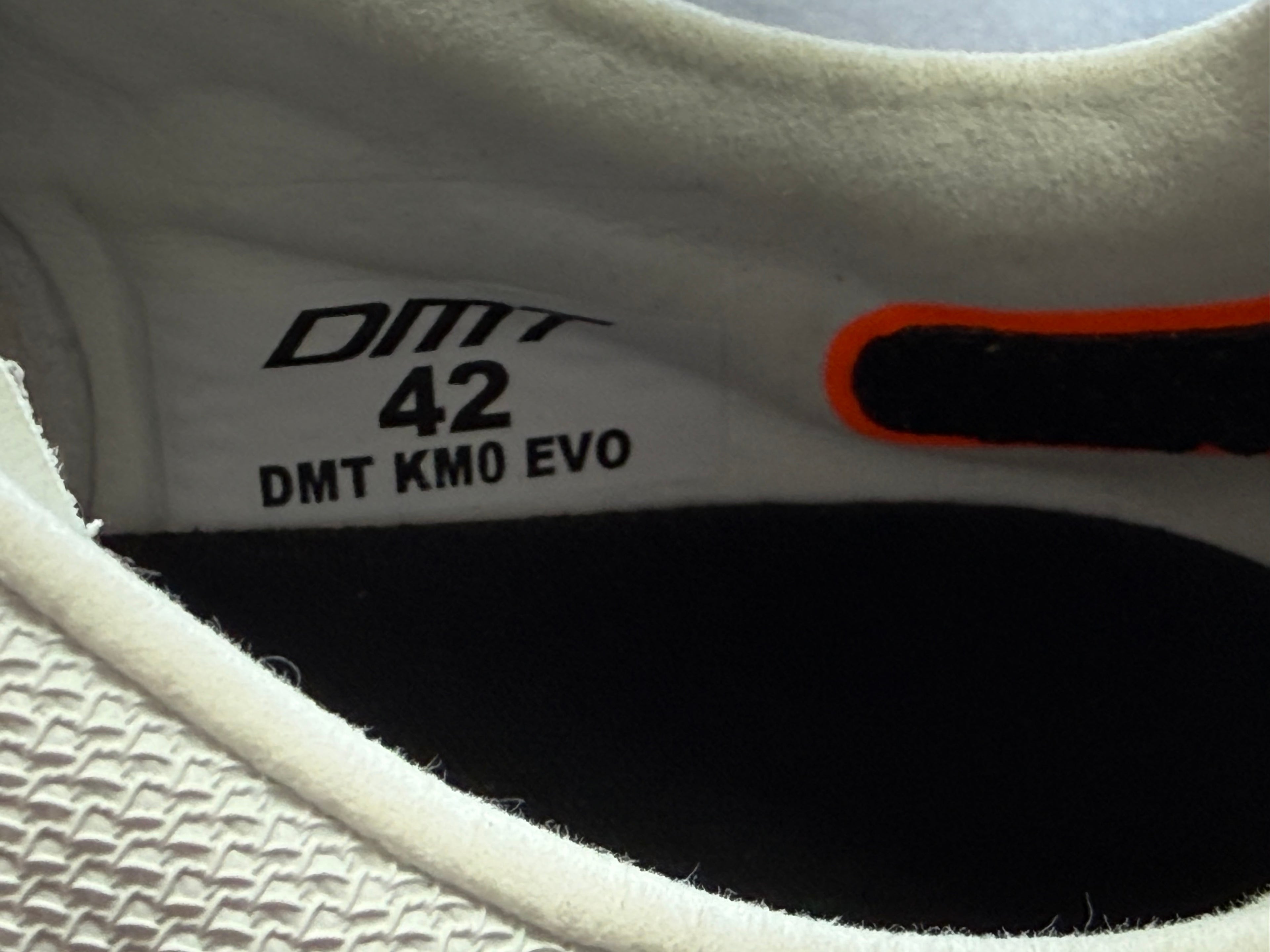 Chaussures VTT DMT KM0 EVO haut de gamme.