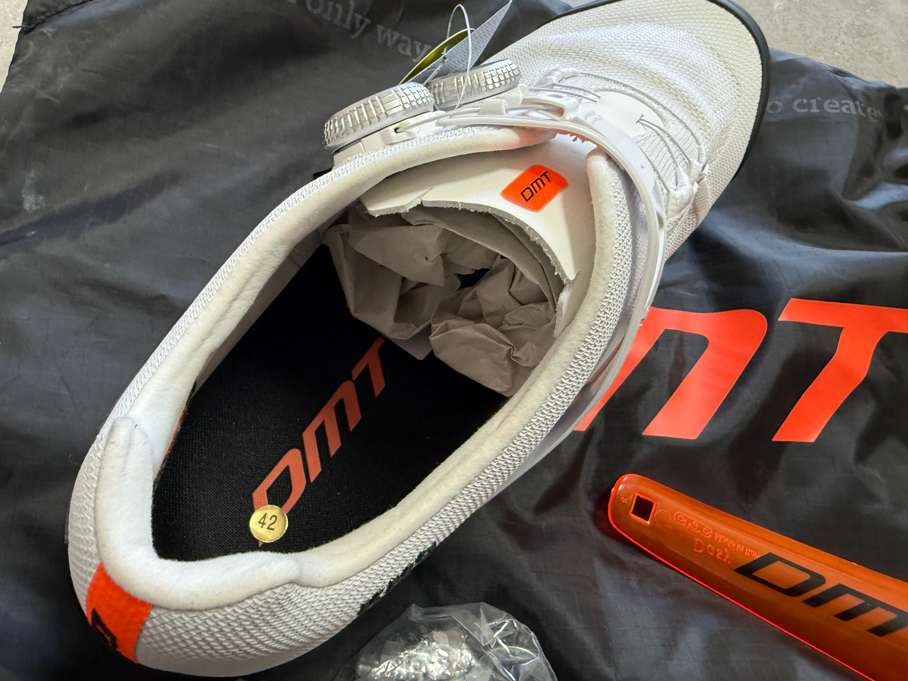 Chaussures VTT DMT KM0 EVO haut de gamme.